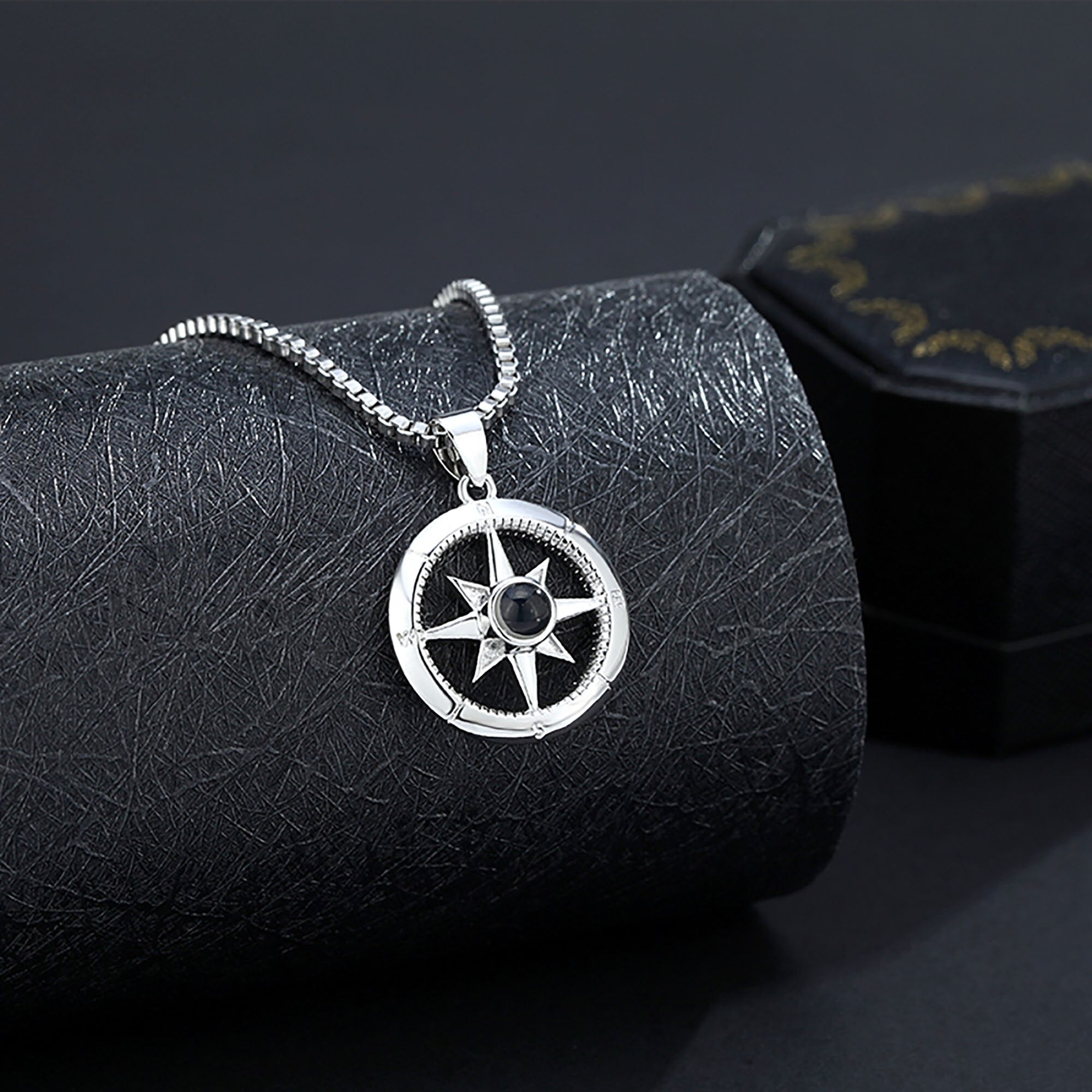 Photo customizable compassProjection Necklace Pendant Jewelry For Lover Girlfriend