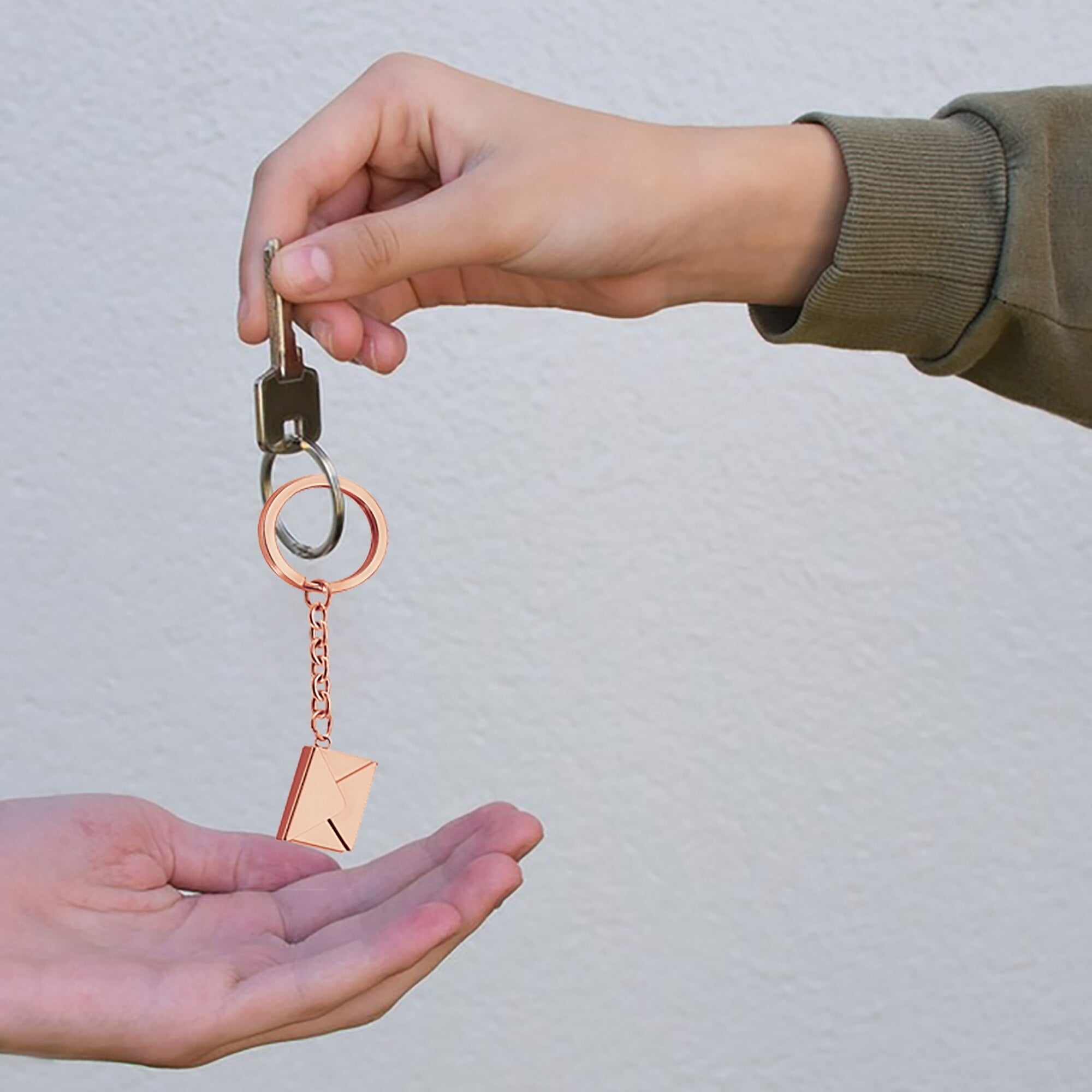 Customizable name envelope keychain For Men Women Car Key Holder